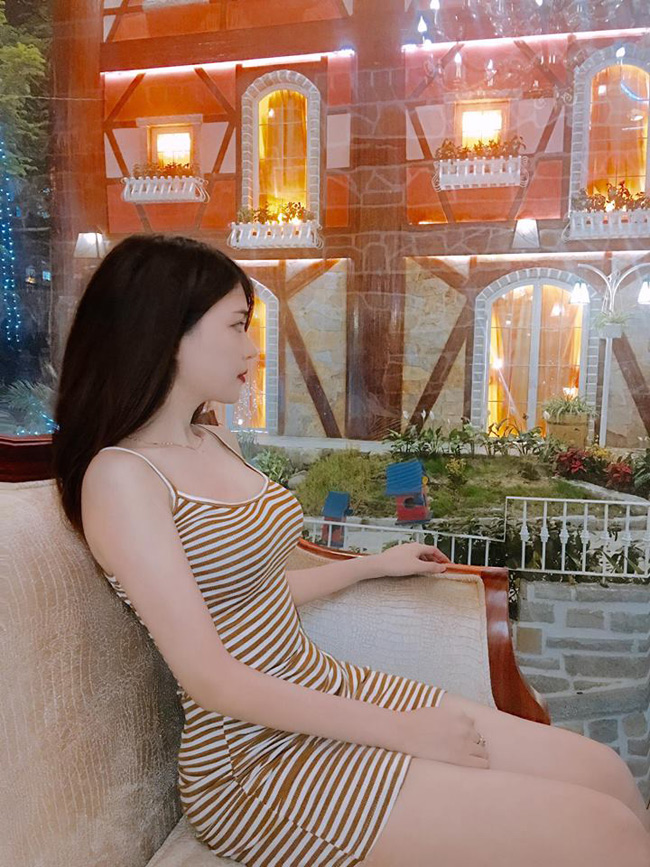 Hai cô chị họ Hồ nóng bỏng chẳng kém cô em út nổi tiếng